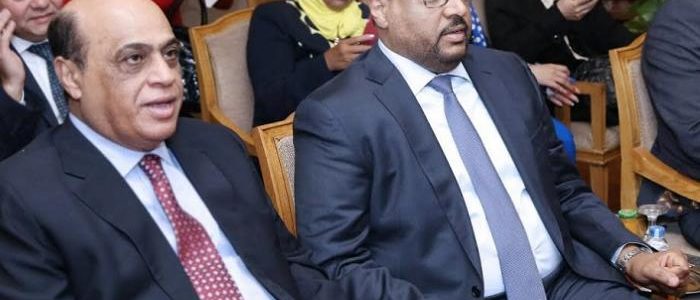 منح الشيخ الدكتور سلطان بن محمد القاسمي لدوره الكبير في دعم الحراك الشعري