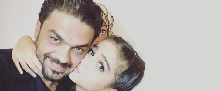 حلا ترك تشارك جمهورها فيديو راقص بعد مرض والدها