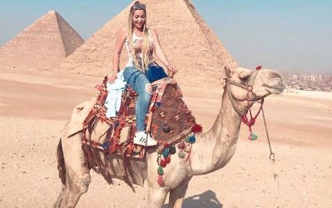 نسرين طافش تقضي إجازة العيد في الأهرامات